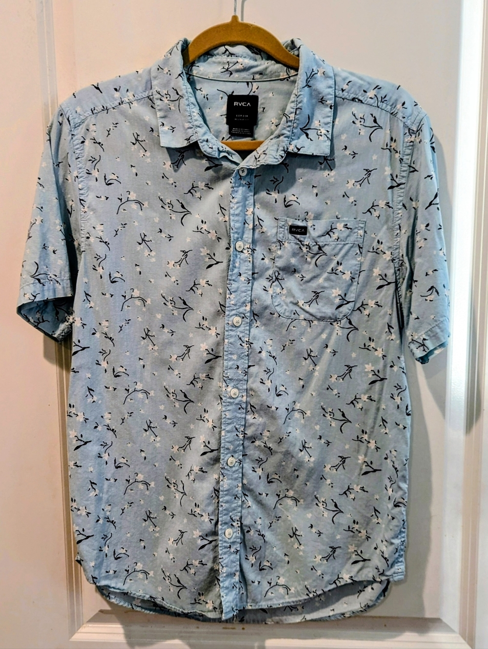 RVCA Men’s Light Blue Short-Sleeve Floral Button-Up Shirt